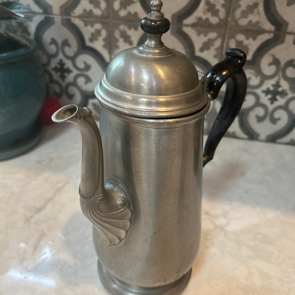 VINTAGE ONEIDA HEIRLOOM PEWTER TEAPOT- RARE & COLLECTIBLE - Picture 3 of 9